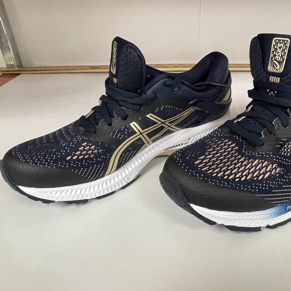 Sold! ASICS Gel Kayano 26 Size 9.5 Women’s Running Shoes